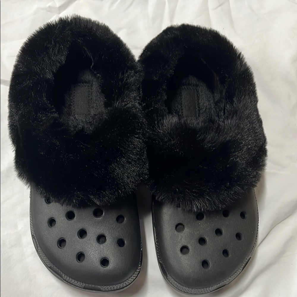 CROCS Black Fuzzy Slippers